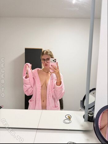 Deineemilia page leaked private photo uncensored HD quality
