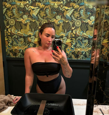 Demi lovato page leaked private photo uncensored HD quality