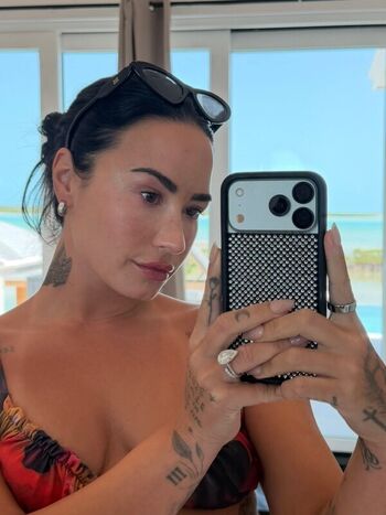 Demi lovato page leaked private photo uncensored HD quality