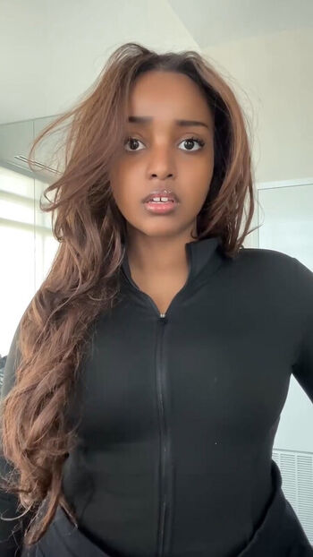 Earthtokhadija leaked private photo uncensored HD quality