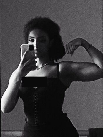 Earthtokhadija leaked private photo uncensored HD quality