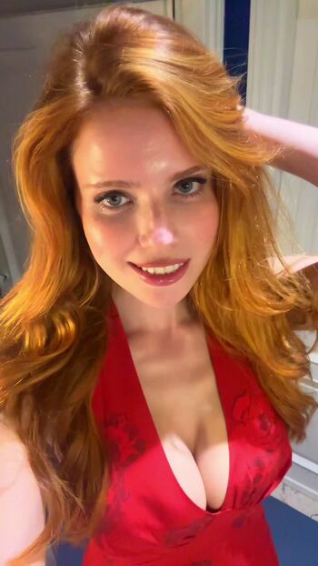 Emily deyt aysage  page leaked private photo uncensored HD quality