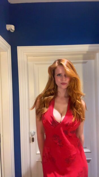 Emily deyt aysage  page leaked private photo uncensored HD quality