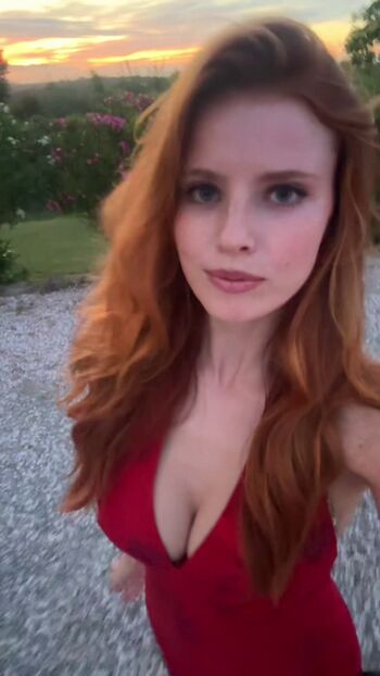 Emily deyt aysage  page leaked private photo uncensored HD quality