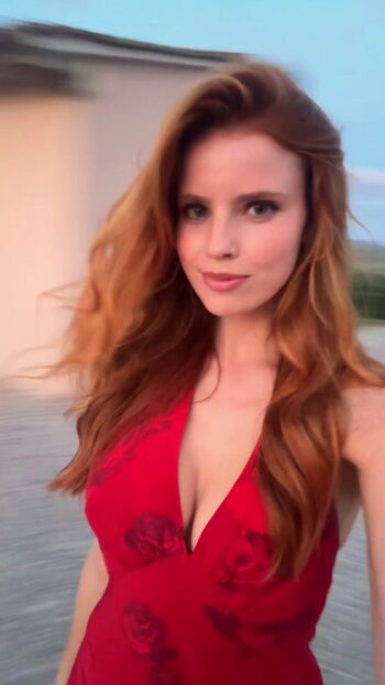 Emily deyt aysage  page leaked private photo uncensored HD quality