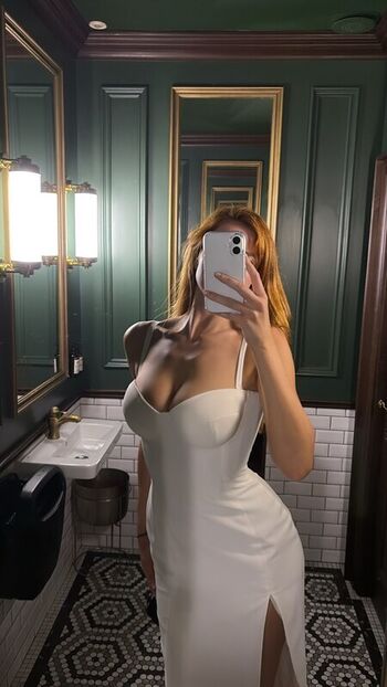 Emily deyt aysage  page leaked private photo uncensored HD quality