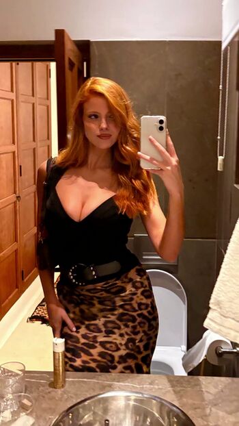 Emily deyt aysage  page leaked private photo uncensored HD quality