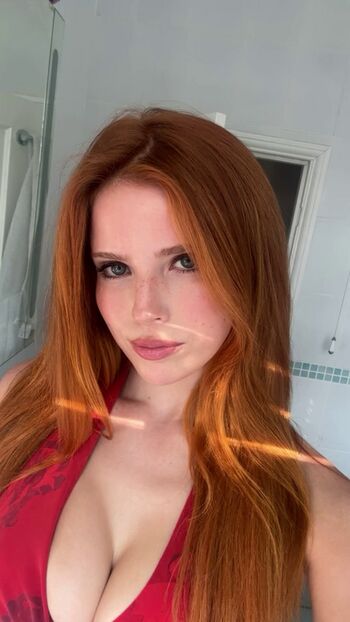 Emily deyt aysage  page leaked private photo uncensored HD quality