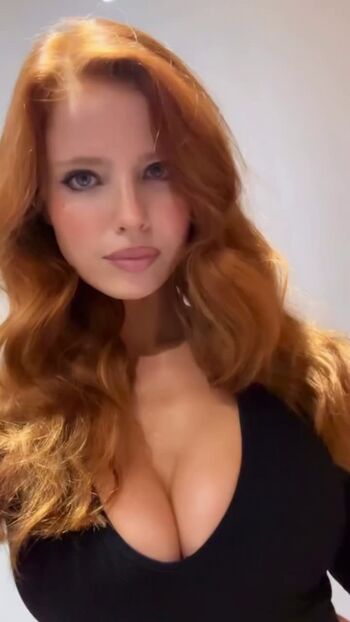 Emily deyt aysage  page leaked private photo uncensored HD quality