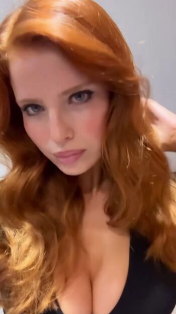 Emily deyt aysage  page leaked private photo uncensored HD quality