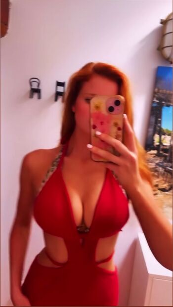 Emily deyt aysage  page leaked private photo uncensored HD quality