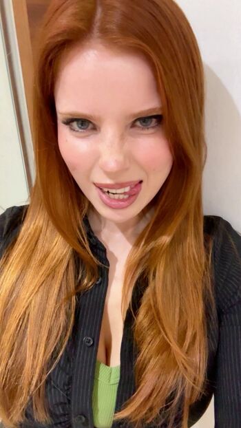 Emily deyt aysage leaked private photo uncensored HD quality