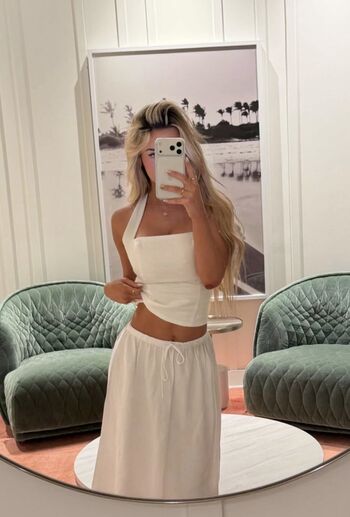 Emily elizabth  page leaked private photo uncensored HD quality