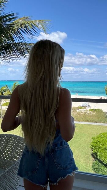 Emily elizabth  page leaked private photo uncensored HD quality