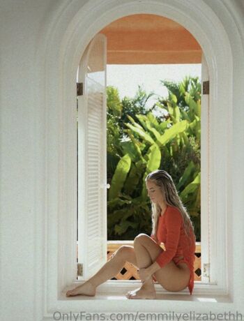 Emily elizabth  page leaked private photo uncensored HD quality