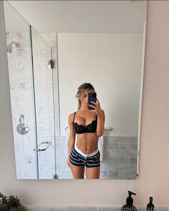 Emily elizabth leaked private photo uncensored HD quality