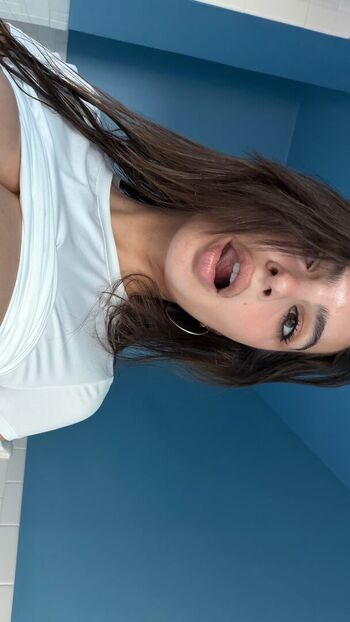 Emily ratajkowski  page leaked private photo uncensored HD quality