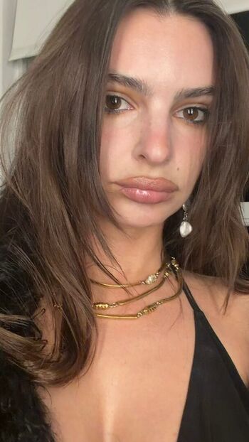Emily ratajkowski  page leaked private photo uncensored HD quality