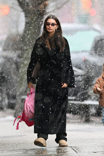 Emily ratajkowski  page leaked private photo uncensored HD quality