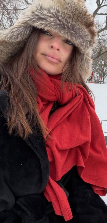 Emily ratajkowski  page leaked private photo uncensored HD quality