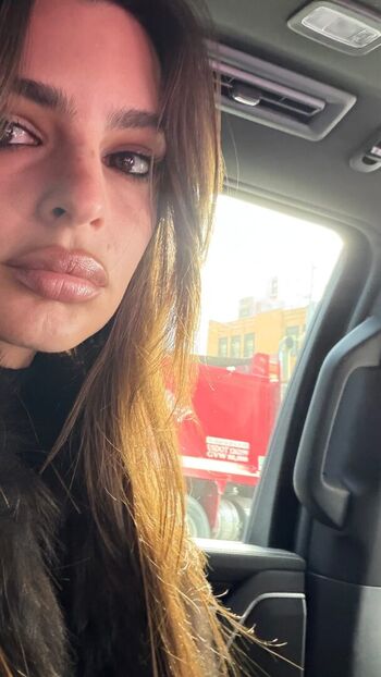 Emily ratajkowski  page leaked private photo uncensored HD quality