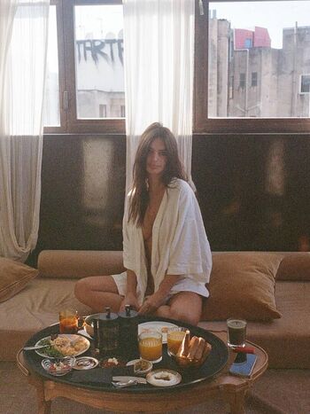 Emily ratajkowski  page leaked private photo uncensored HD quality