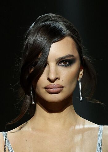 Emily ratajkowski  page leaked private photo uncensored HD quality