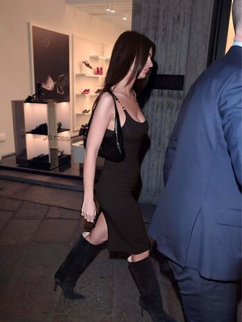 Emily ratajkowski  page leaked private photo uncensored HD quality