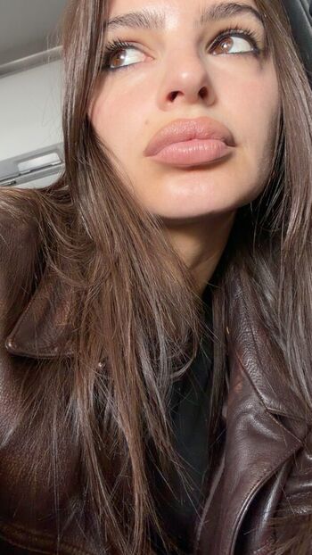 Emily ratajkowski  page leaked private photo uncensored HD quality