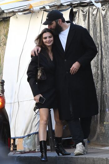 Emily ratajkowski  page leaked private photo uncensored HD quality