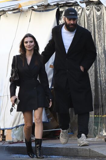 Emily ratajkowski  page leaked private photo uncensored HD quality