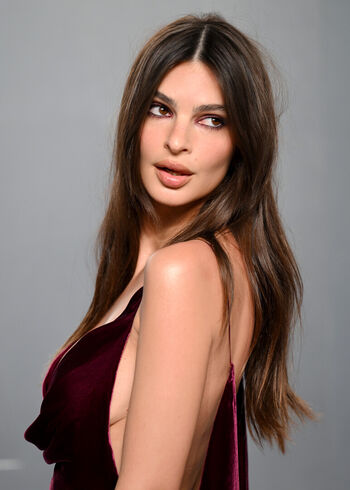 Emily ratajkowski  page leaked private photo uncensored HD quality