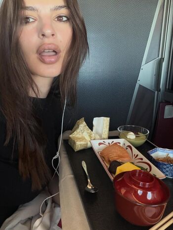 Emily ratajkowski  page leaked private photo uncensored HD quality