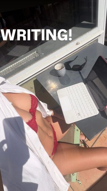 Emily ratajkowski leaked private photo uncensored HD quality