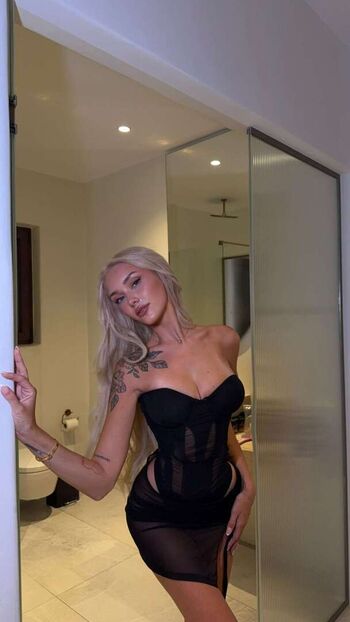 Gwendolynceline  page leaked private photo uncensored HD quality