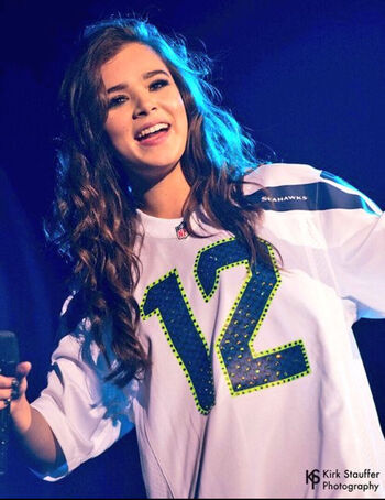 Hailee steinfeld  page leaked private photo uncensored HD quality