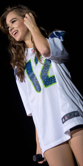 Hailee steinfeld  page leaked private photo uncensored HD quality