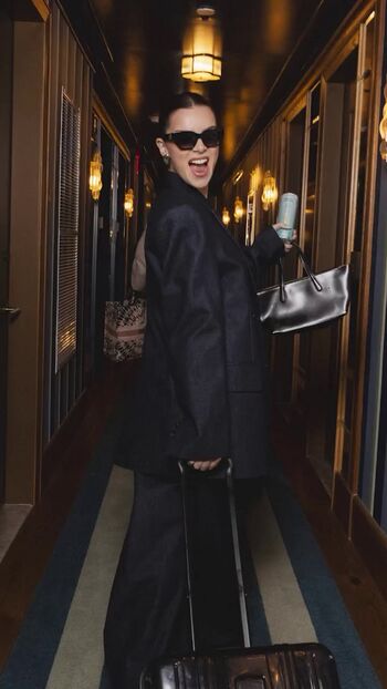 Hailee steinfeld  page leaked private photo uncensored HD quality