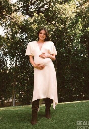 Hailee steinfeld  page leaked private photo uncensored HD quality