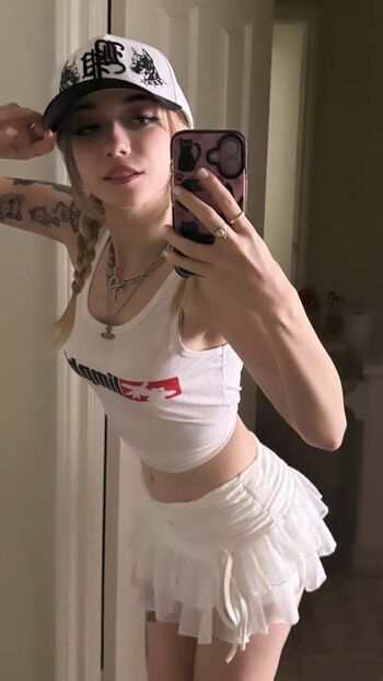 Iluvmeww page leaked private photo uncensored HD quality