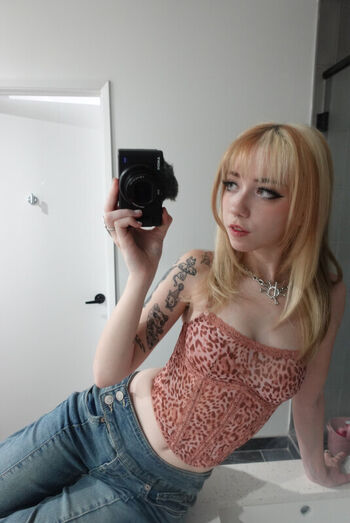 Iluvmeww page leaked private photo uncensored HD quality