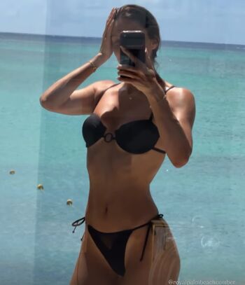 Iris mittenaere  page leaked private photo uncensored HD quality