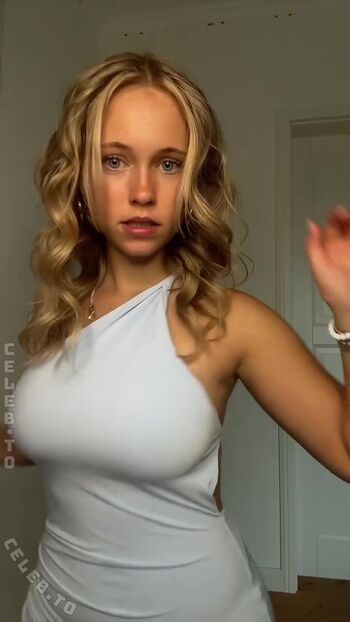 Justfranzi x page leaked private photo uncensored HD quality