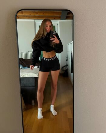 Justfranzi x leaked private photo uncensored HD quality