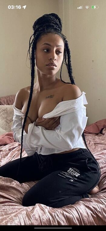 Kadabaylor leaked private photo uncensored HD quality