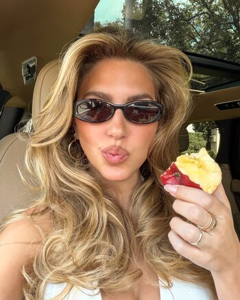 Kara del toro page leaked private photo uncensored HD quality