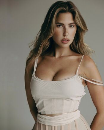 Kara del toro page leaked private photo uncensored HD quality