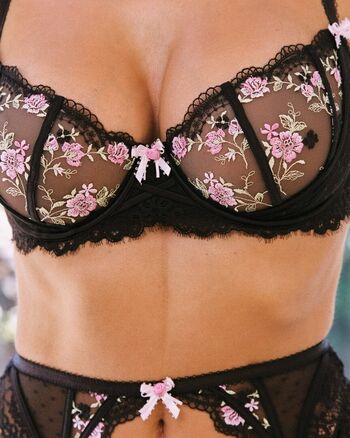 Kara del toro page leaked private photo uncensored HD quality