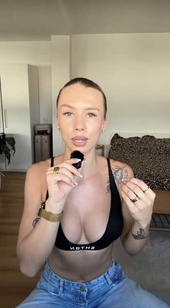 Karinamucha leaked private photo uncensored HD quality