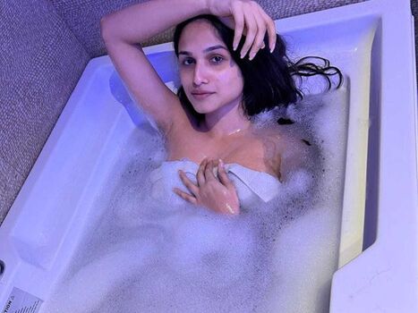 Kashis kapoor leaked private photo uncensored HD quality